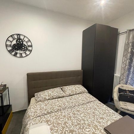 Decoluxe !Apartamento Con 1 Camera Da Letto , In Zona San Paolo , Via Martiniana Torino Exterior foto