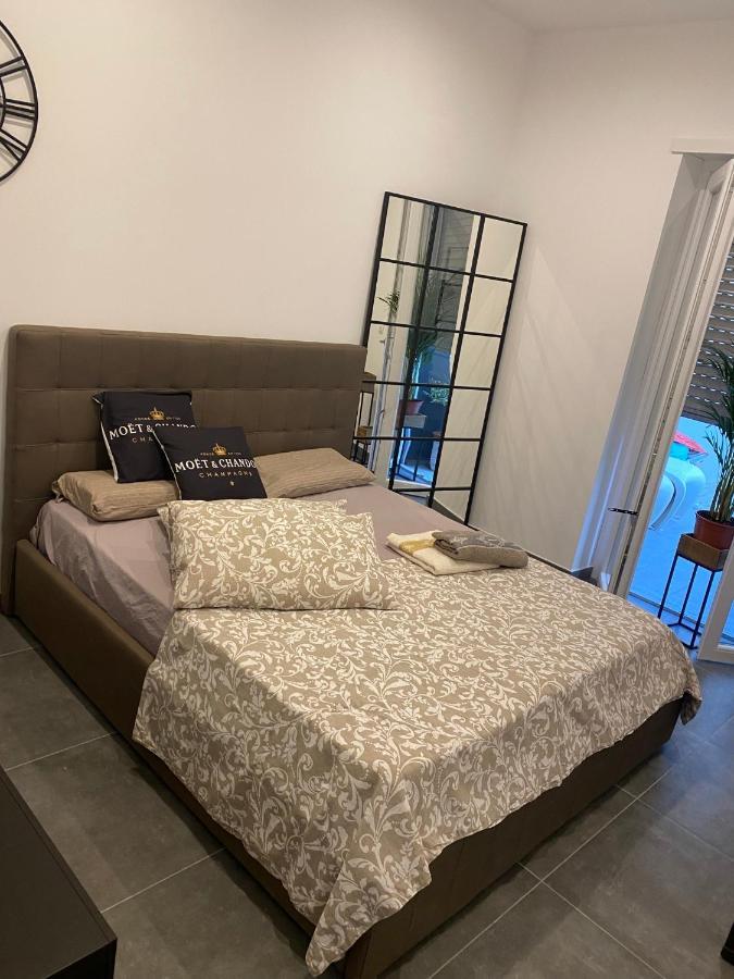 Decoluxe !Apartamento Con 1 Camera Da Letto , In Zona San Paolo , Via Martiniana Torino Exterior foto